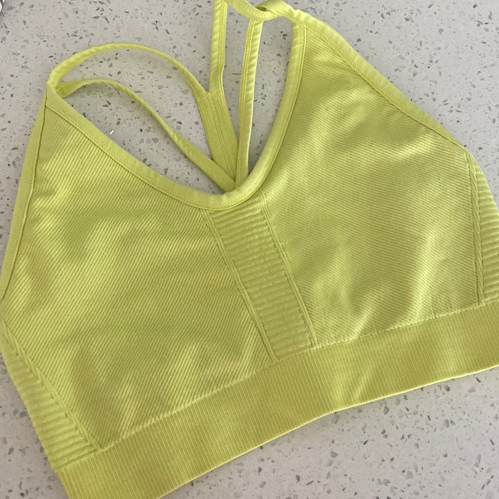 Fabletics non padded sports bra. EUC